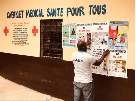 Campagne d’affichage du 19 juillet 2023 LUTTE CONTRE LES IST, VIH/SIDA ET COVID 19 : Les Centres d’Accueil de l’Espoir (CAES) prescrivent une vigilance maximale !