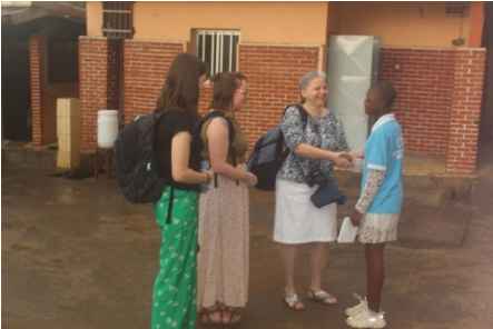 VISITE DES PARTENAIRES LUXEMBOURGEOIS   Du 02 au 06 avril 2023, une équipe de nos partenaires luxembourgeois, constituée de Denise Richard et Laurie a séjourné au Cameroun pour une mission d’évaluation aux Centres d’Accueil de l’Espoir (CAES).