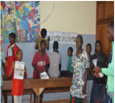 Les Encadreurs du Centre d’Accueil Temporaire d’Efoulan (CATE) au cœur des descentes dans les centres de formation des Orphelins de Sida et autres Enfants Vulnérables (OEVs) suivis dans les familles d’Accueil et d’Origine.