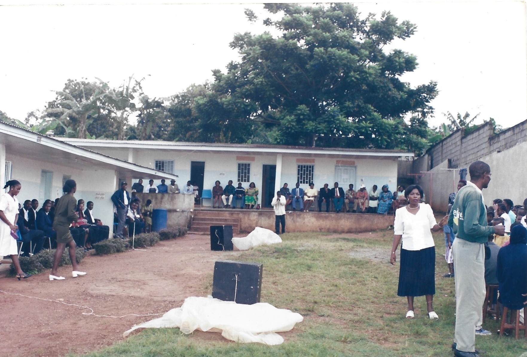 Premier centre des enfants construit en dur par la Sœur