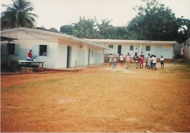 Premier centre des enfants construit en dur par la Sœur1