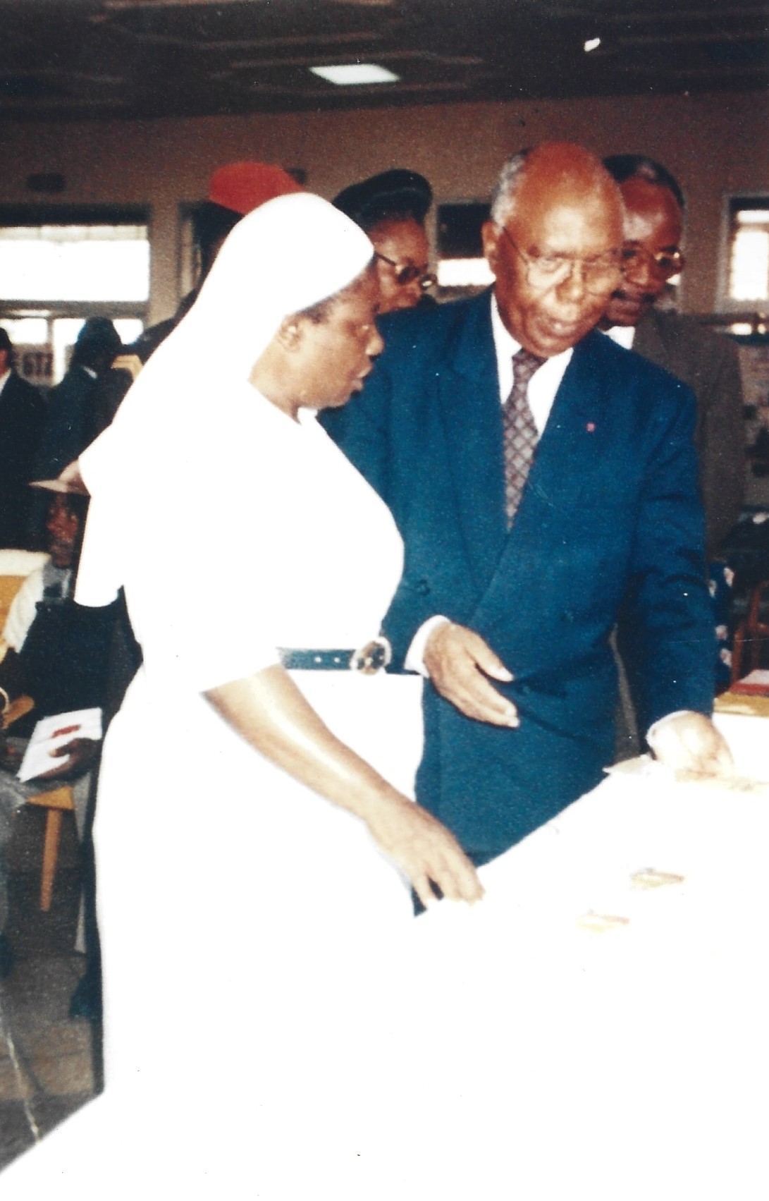 Visite du  Ministre de la Sante MONE KOSSO au Centre d&#039;EFOULAN