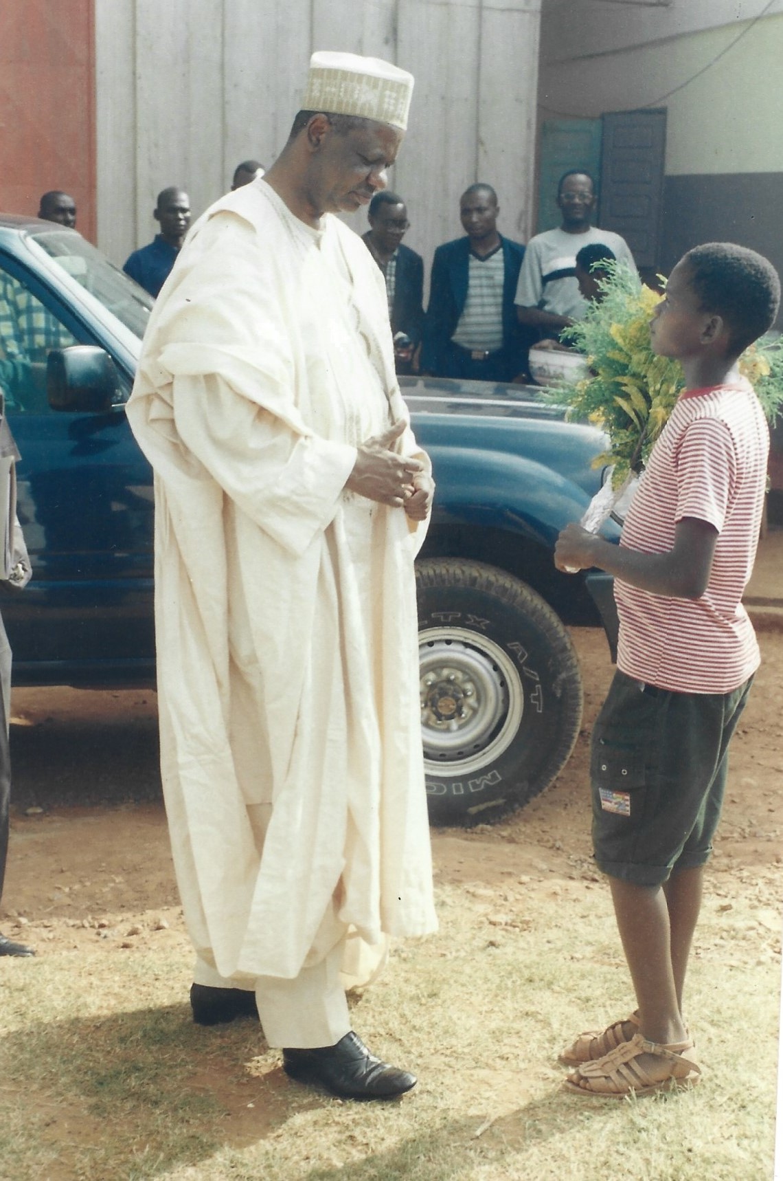 Accueil du sécrétaire dEtat à la Santé en visite au Centre des orphelins dEFOULAN