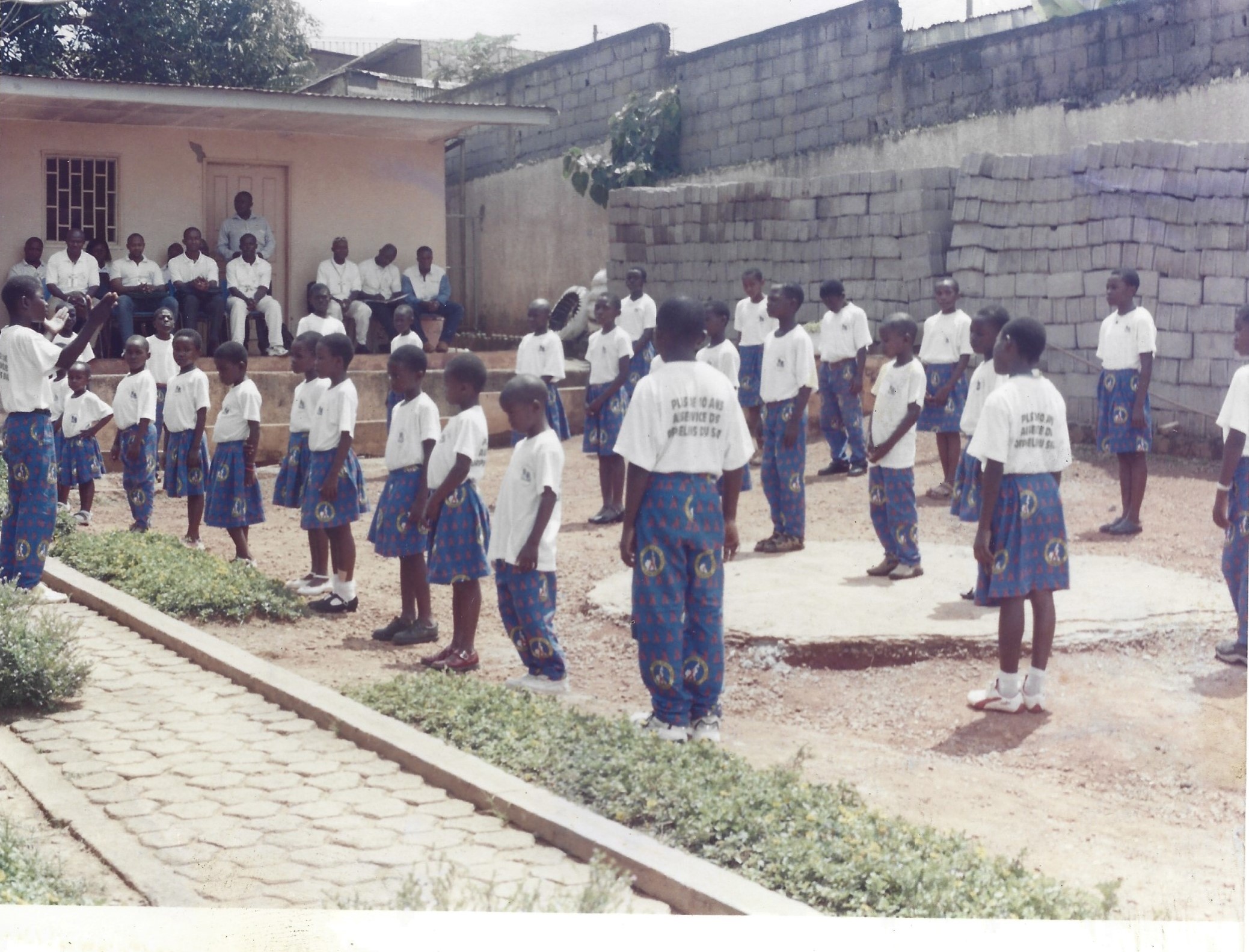 Orphelins du centre des orphelins à EFOULAN