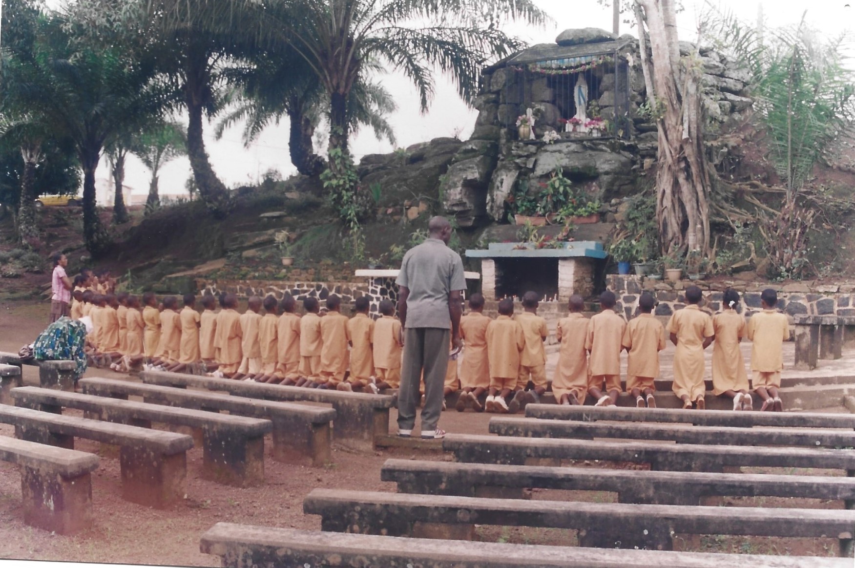 Les orphelins du centre d&#039;EFOULAN en 2012