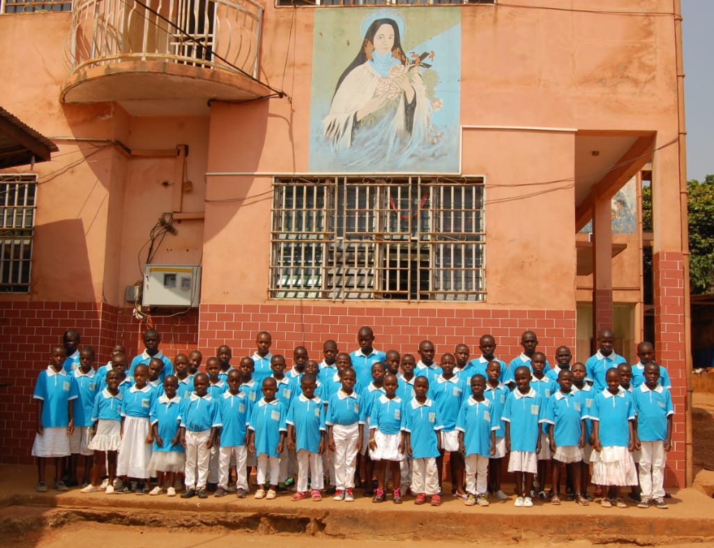 Les orphelins du Centre  sur la cour