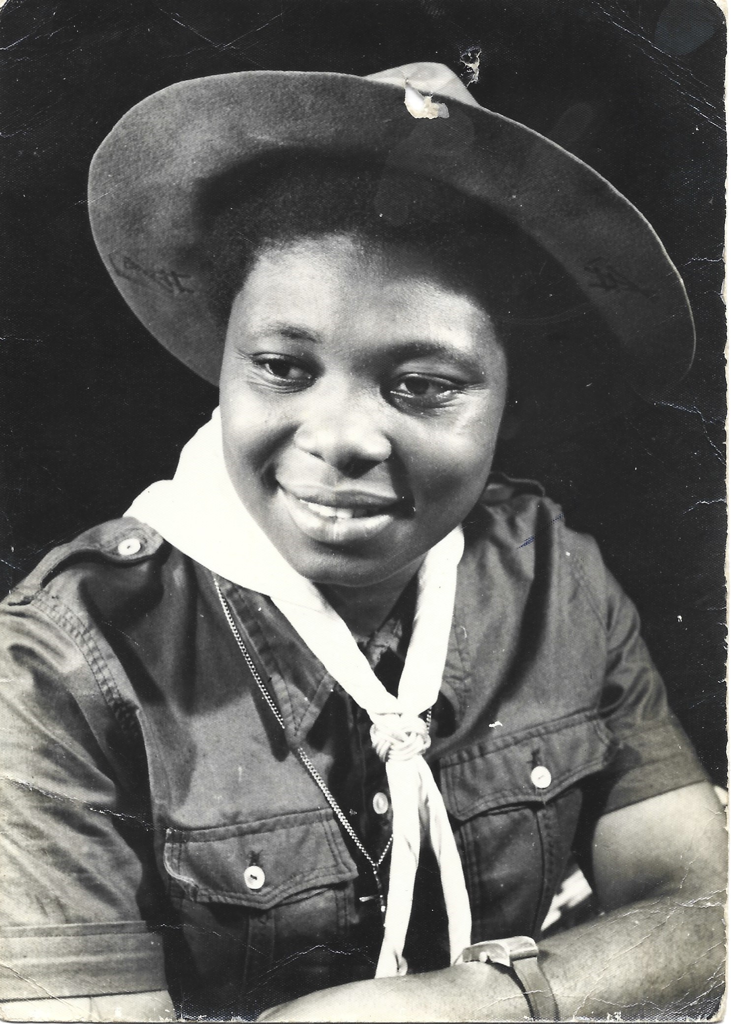 Soeur MEWOULOU etant Scoutte