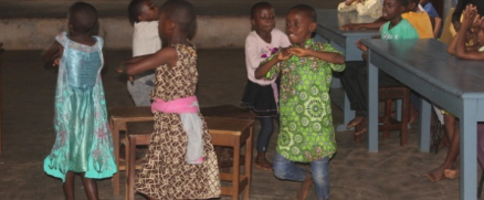 Les enfants des CAES en joie lors d&#039;une celebration